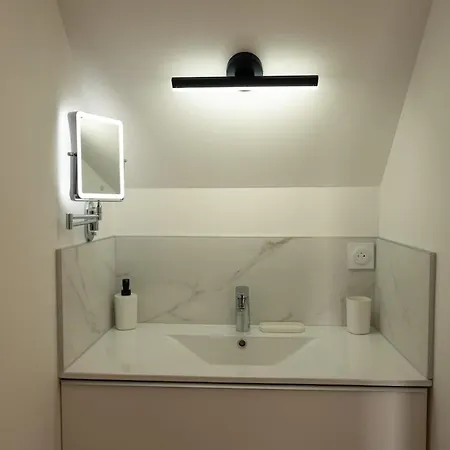 Maison Contemporaine Nyaraló *